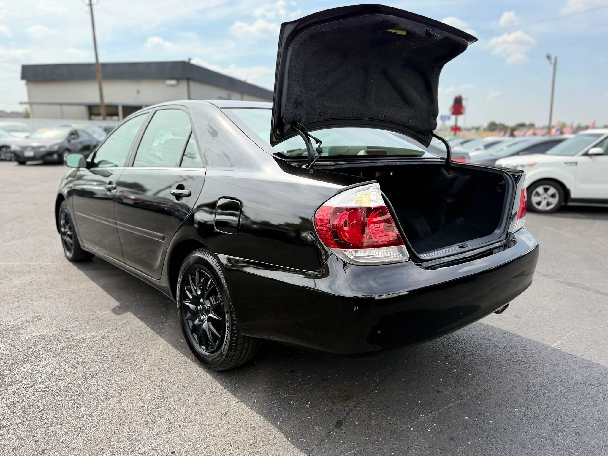 Used 2005 Toyota Camry LE FWD image 32