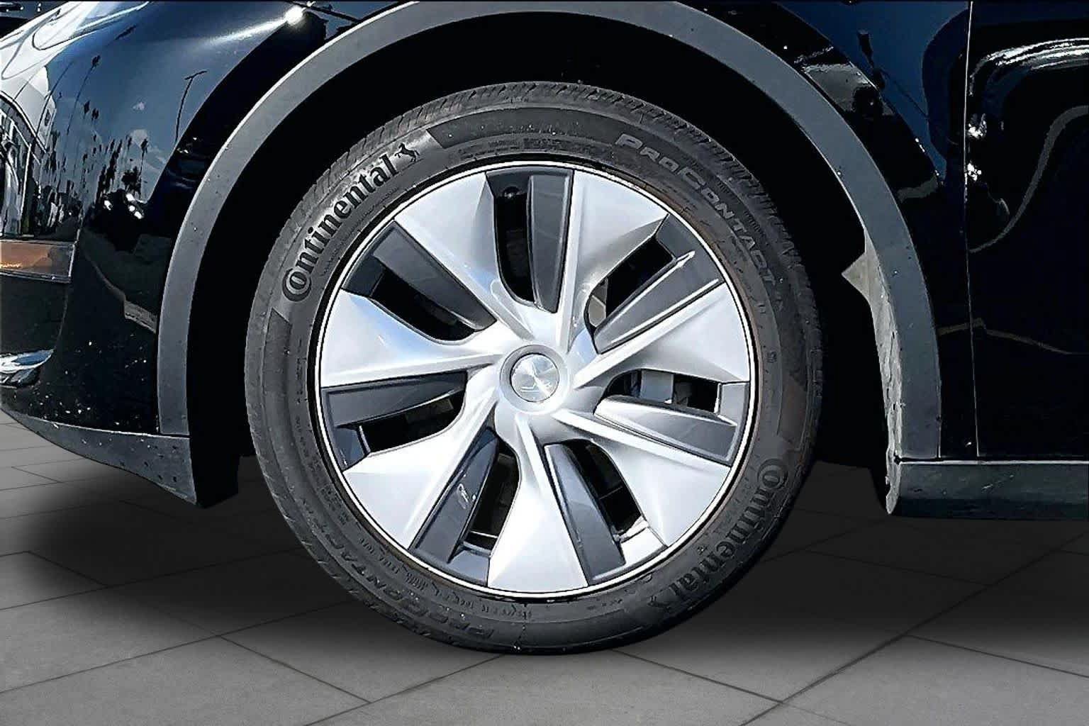 Used 2023 Tesla Model Y AWD image 10