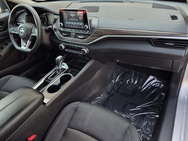 Used 2024 Nissan Altima 2.5 SV FWD image 21