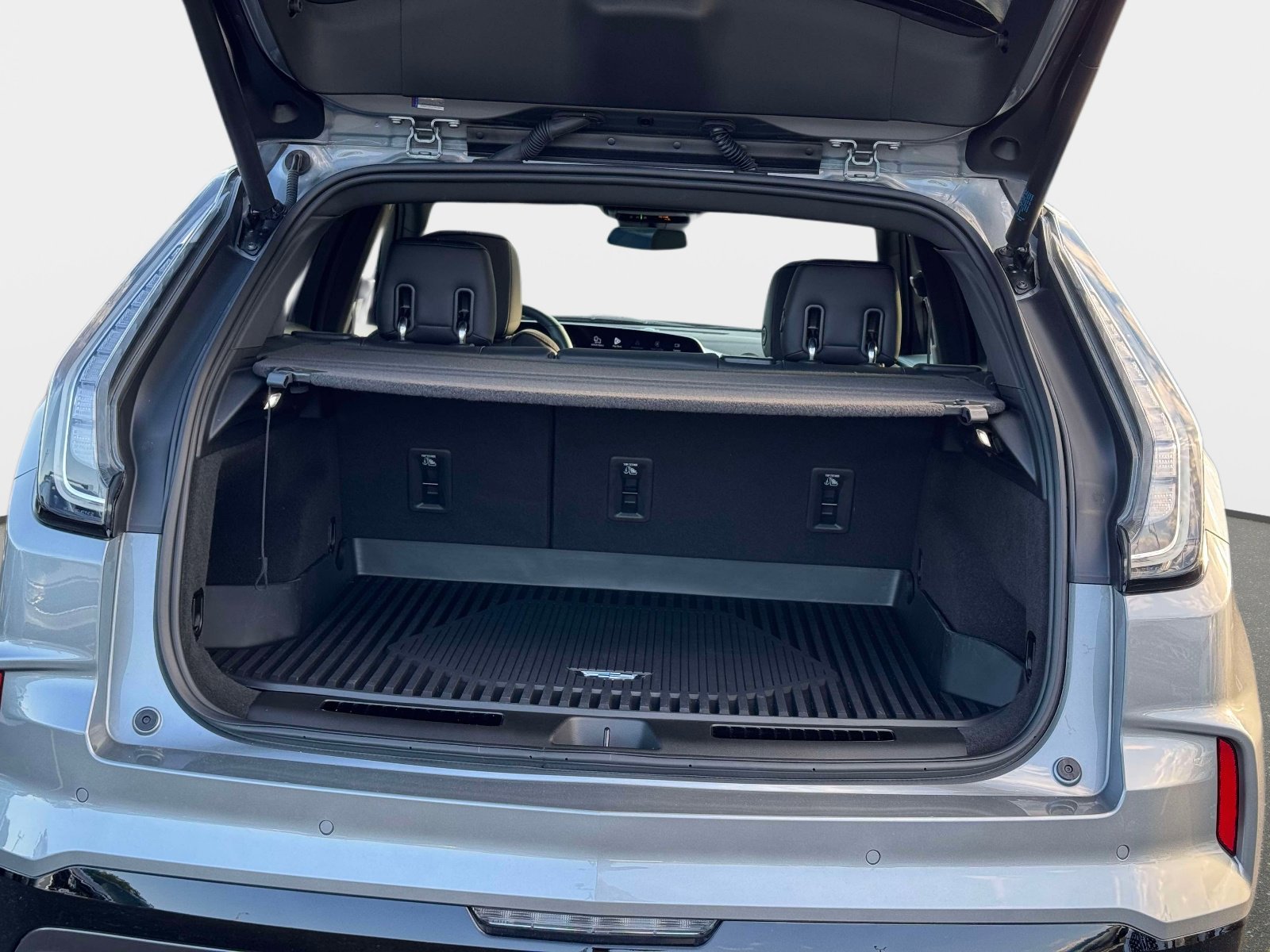 Certified 2025 Cadillac XT4 Sport AWD/4WD image 17