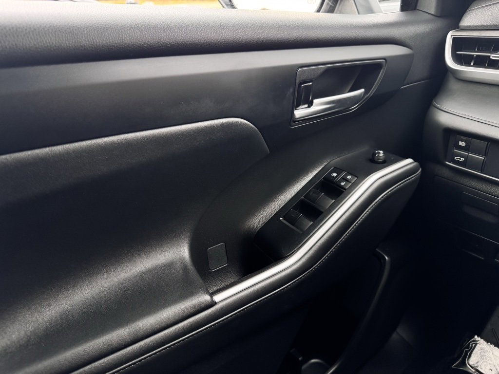 Certified 2021 Toyota Highlander XLE image 33