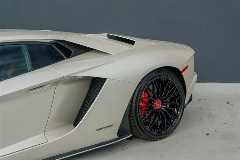 Used 2017 Lamborghini Aventador S image 33