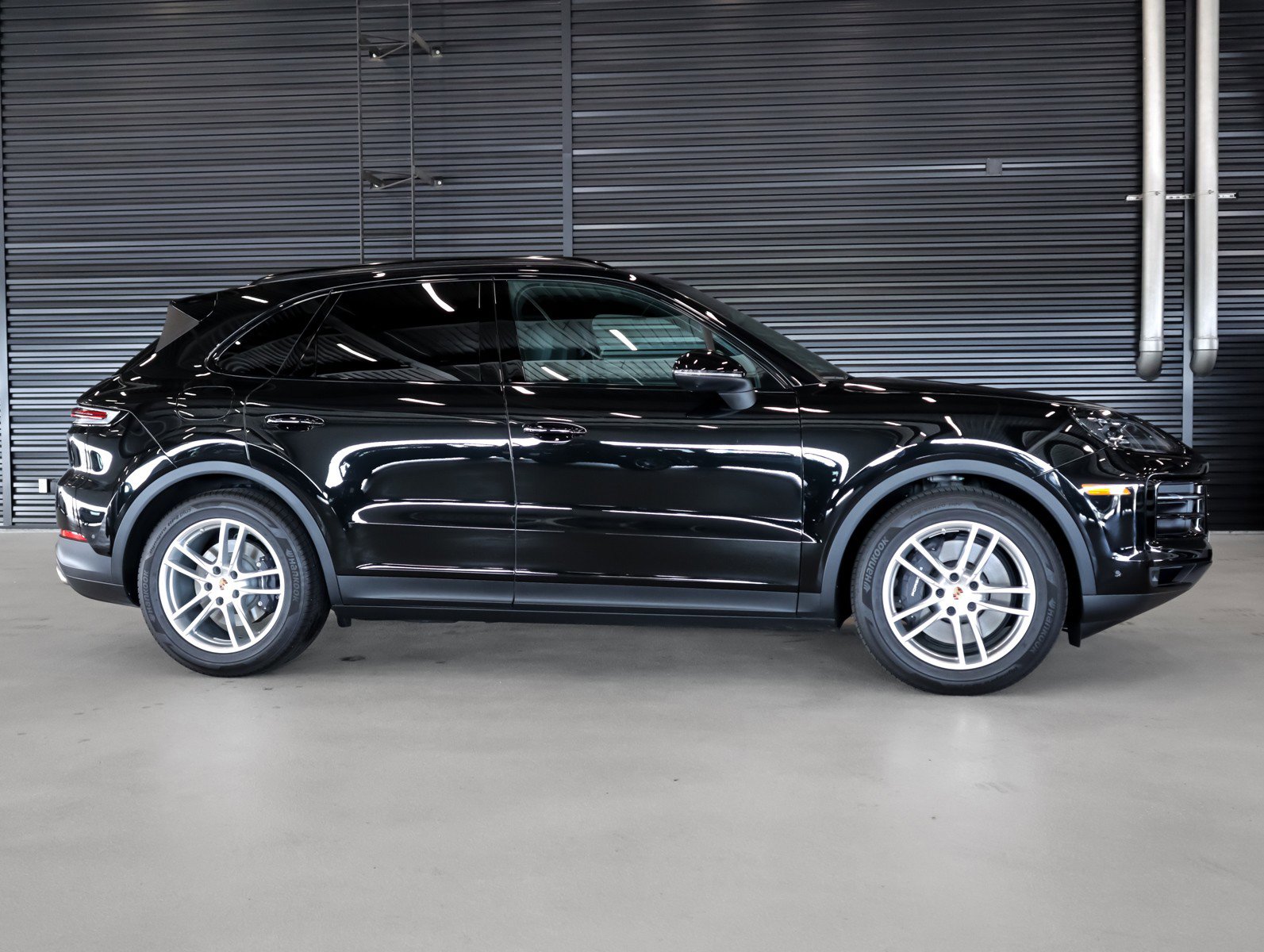 Certified 2025 Porsche Cayenne AWD/4WD image 11