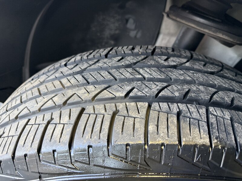 Used 2012 Lincoln MKX AWD image 11