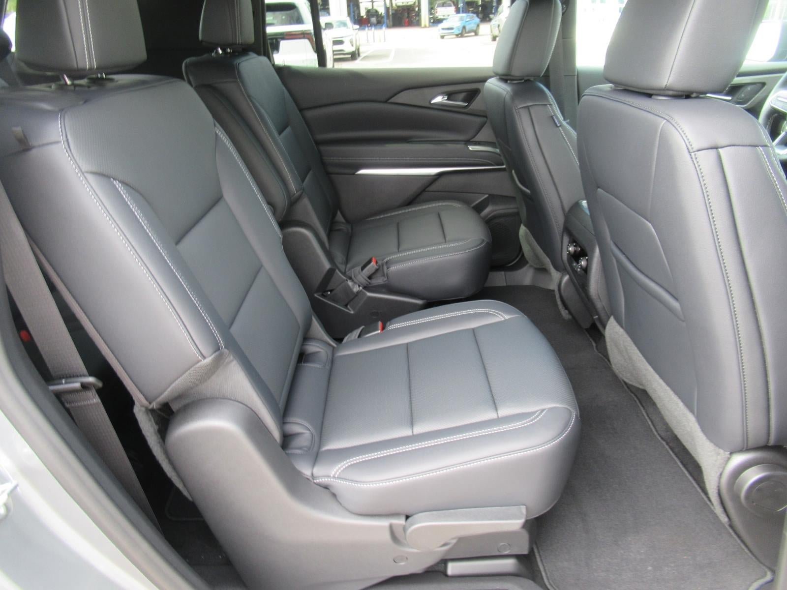 New 2027 Chevrolet Traverse LT w/ Driver Confidence Package FWD image 31