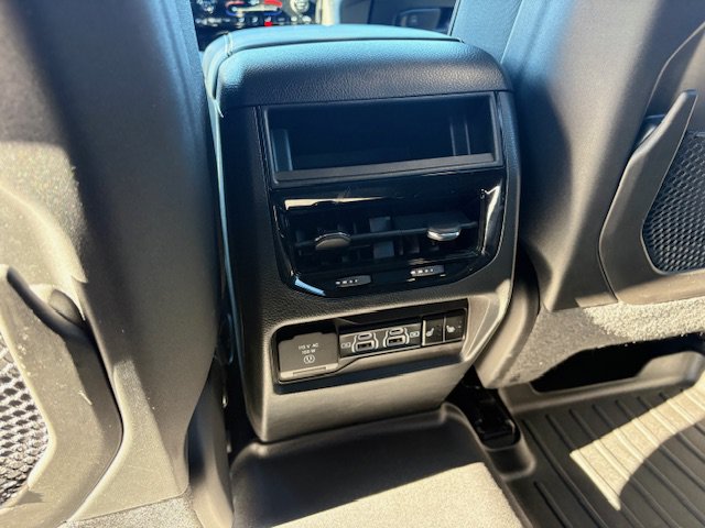 Used 2024 Jeep Grand Cherokee Overland AWD/4WD image 8
