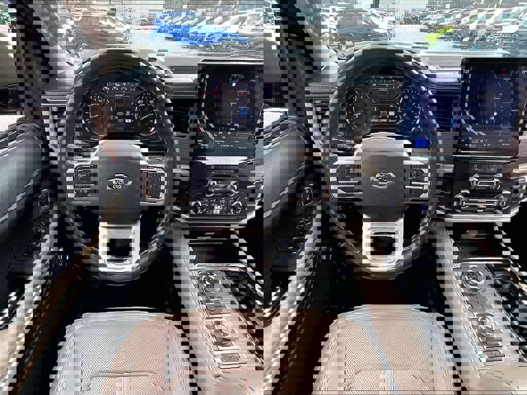 Used 2024 Ford Expedition Limited image 17