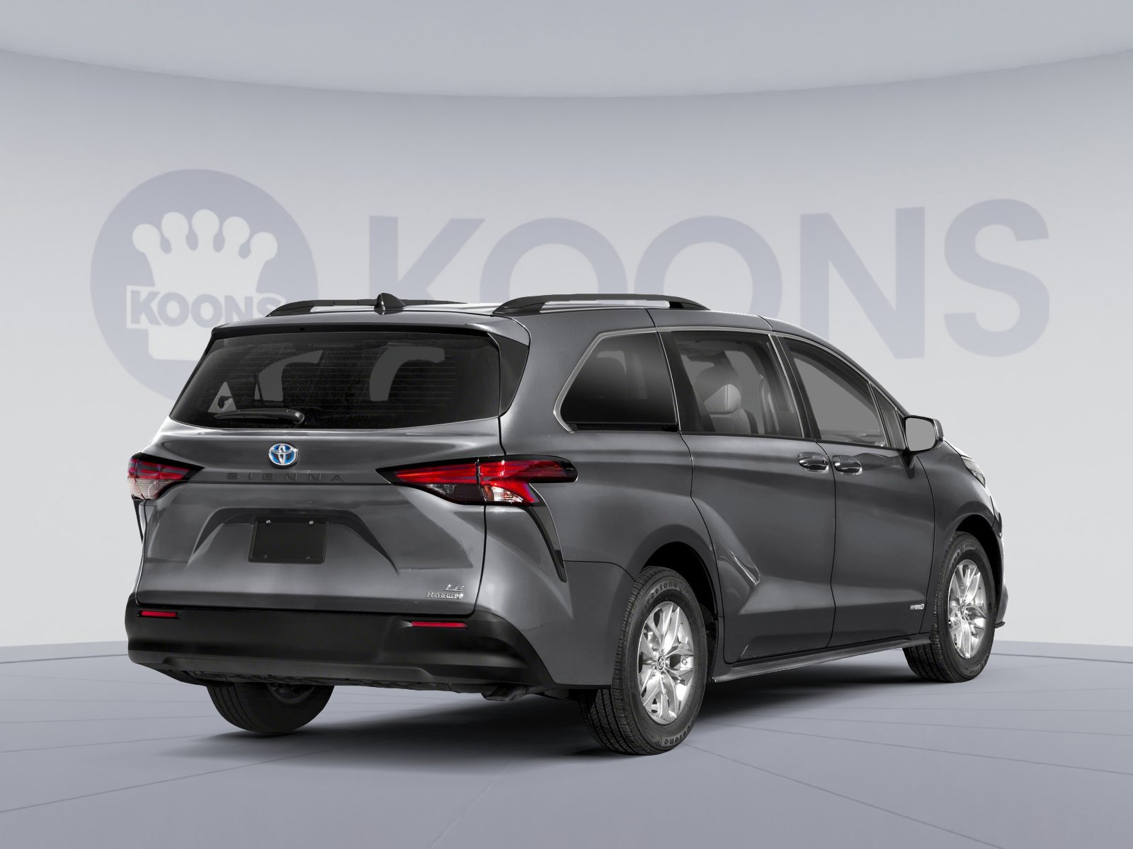 Used 2024 Toyota Sienna LE FWD image 2