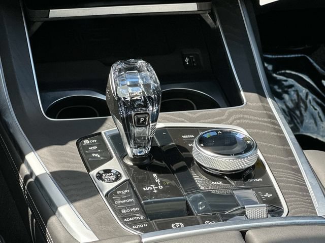 Used 2022 BMW X7 xDrive40i w/ M Sport Package AWD/4WD image 6