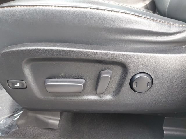 Used 2019 Toyota Highlander XLE FWD image 22