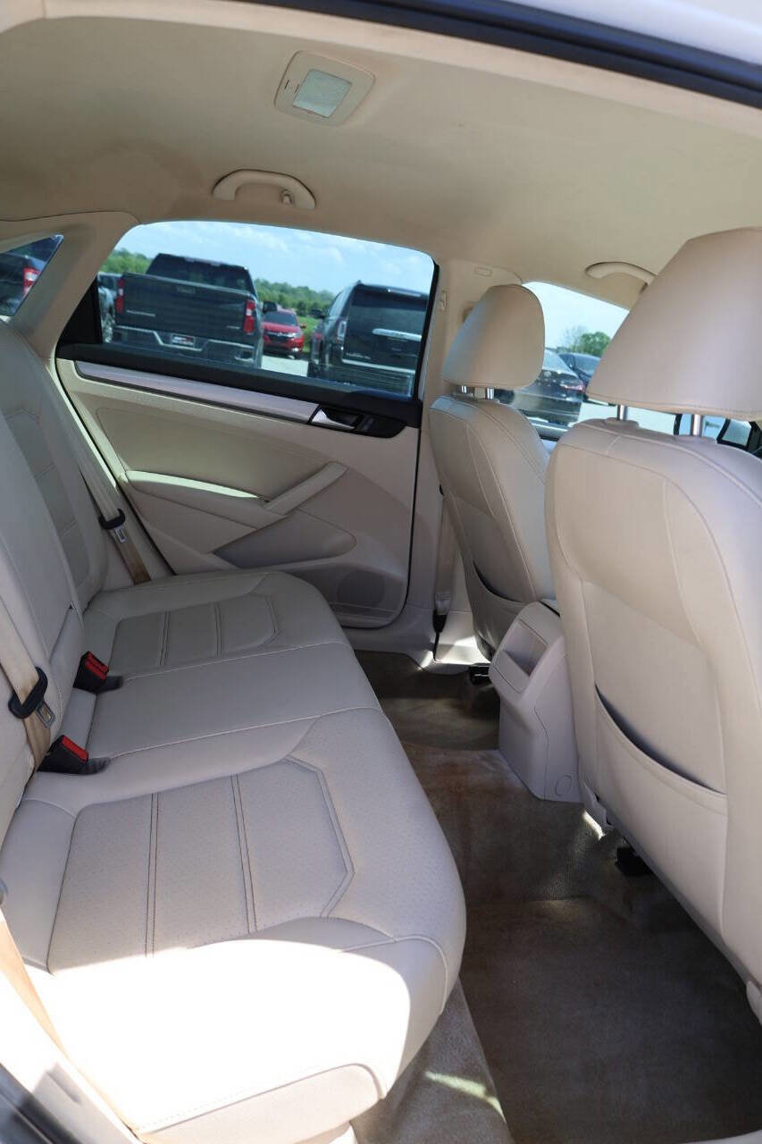 Used 2015 Volkswagen Passat 1.8T Limited Edition FWD image 16