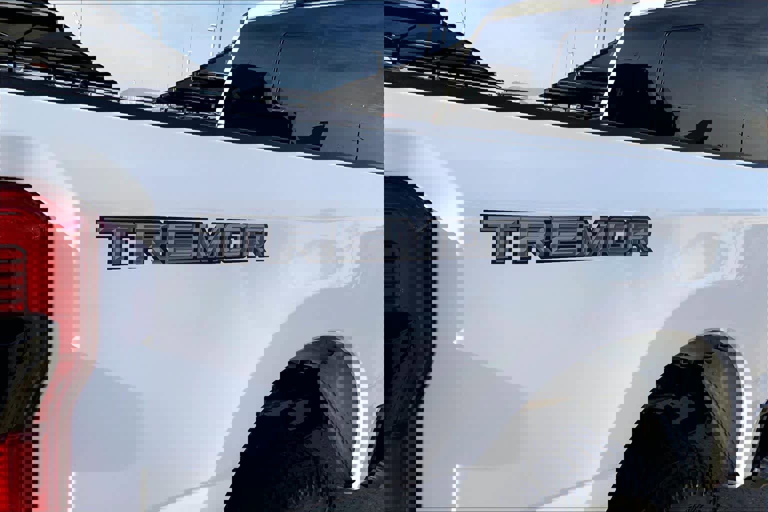 Used 2026 Ford F250 Lariat w/ Tremor Off-Road Package image 30