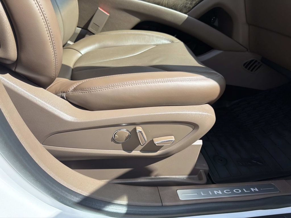 Used 2018 Lincoln MKX Reserve FWD image 12