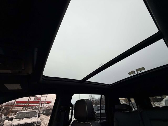 Used 2023 GMC Yukon XL SLT image 22