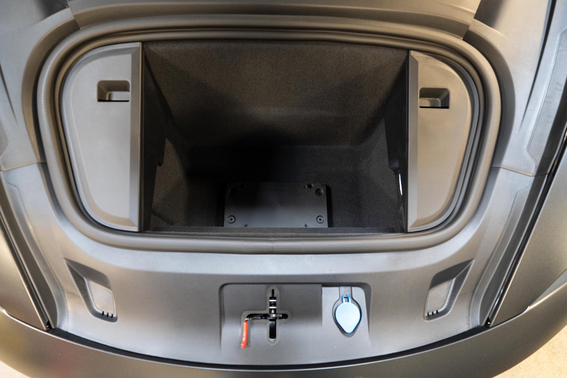 Used 2025 Porsche Taycan RWD image 96