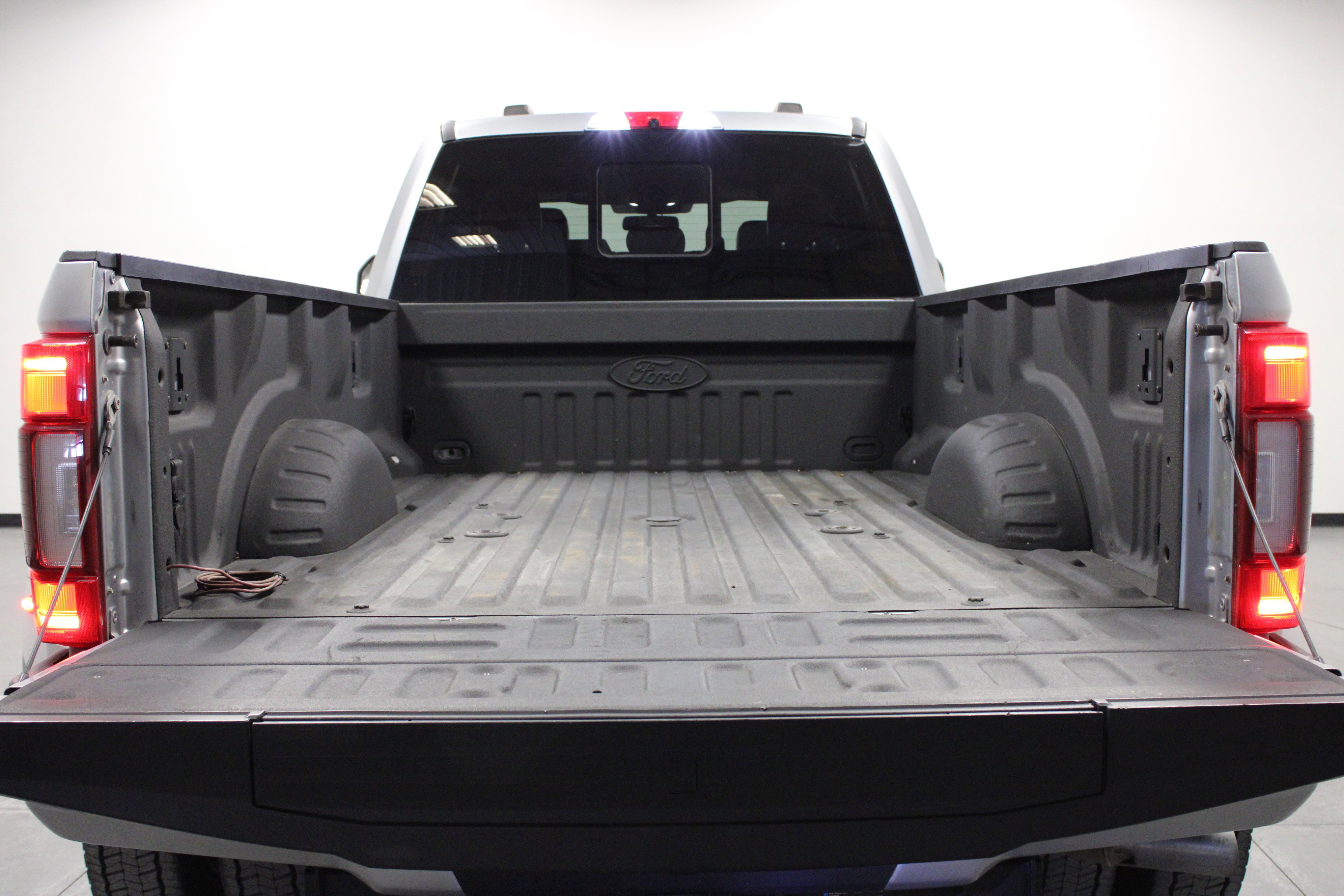 Used 2020 Ford F450 Platinum w/ FX4 Off-Road Package AWD/4WD image 14