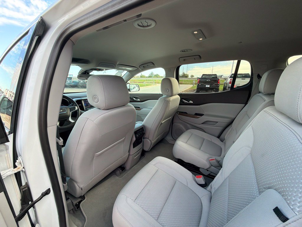 Used 2023 GMC Acadia SLE w/ Driver Convenience Package FWD image 17