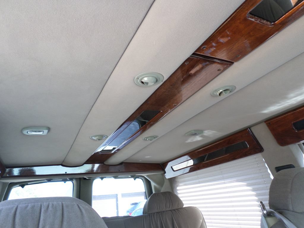 Used 2000 Chevrolet Express 1500 RWD image 28