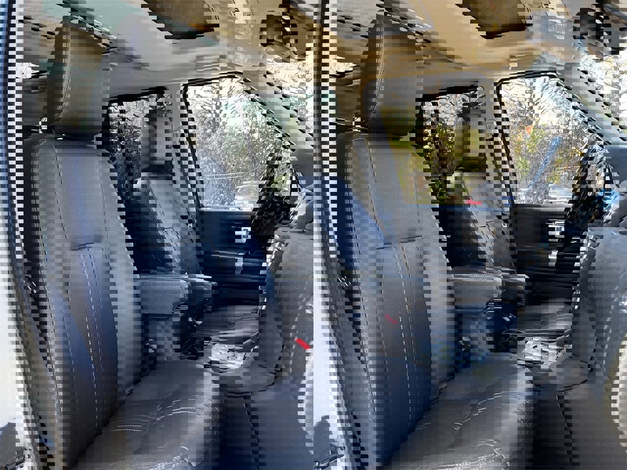 Used 2016 Land Rover LR4 HSE image 26