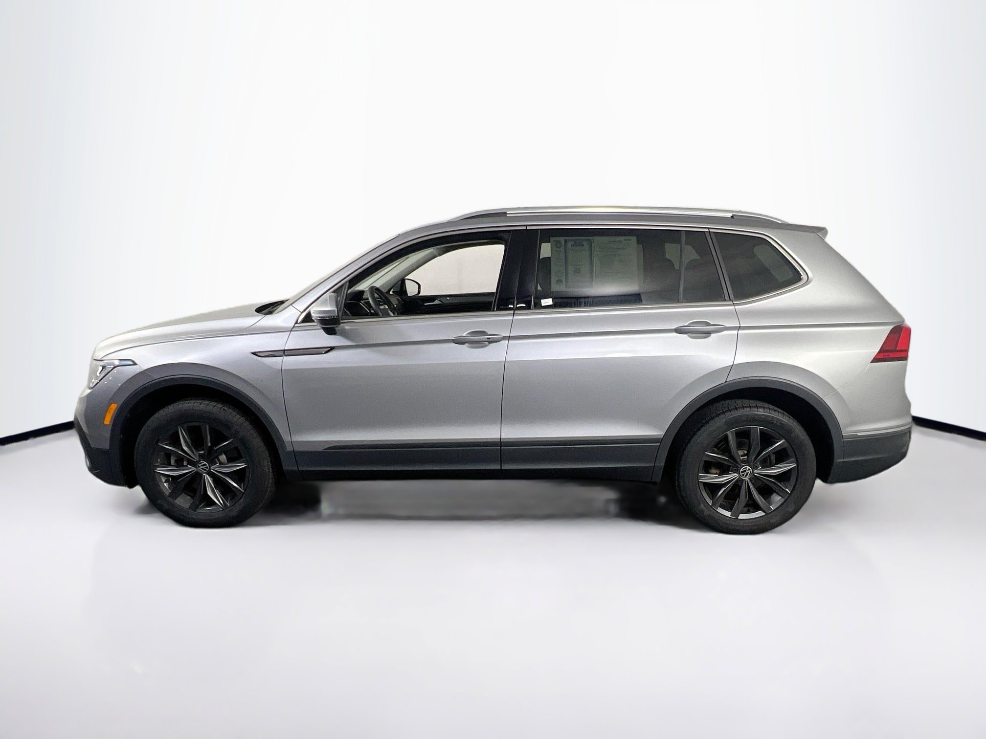 Used 2022 Volkswagen Tiguan SE AWD/4WD image 8