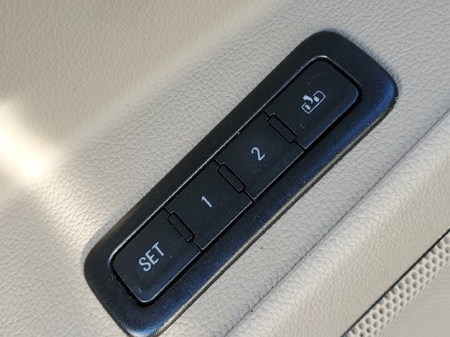 Used 2015 GMC Yukon XL Denali w/ Touring Package AWD/4WD image 27