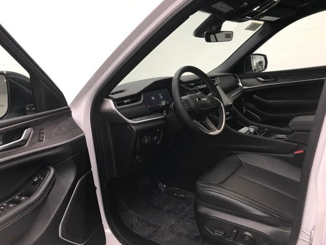 New 2025 Jeep Grand Cherokee Limited 4xe image 9