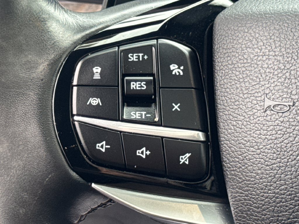 Used 2021 Ford Explorer Platinum w/ Equipment Group 601A AWD/4WD image 39