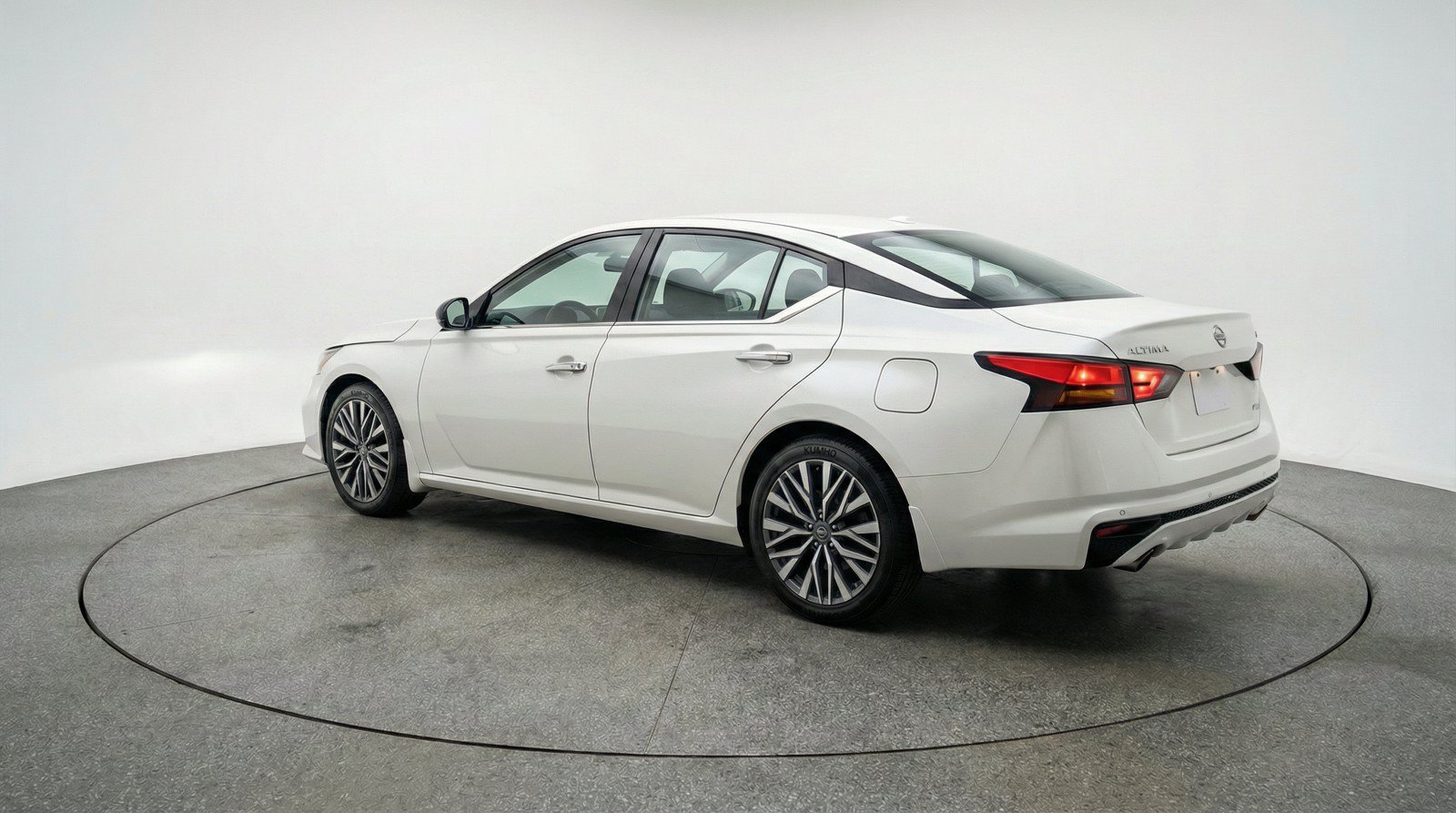 Used 2025 Nissan Altima 2.5 SV FWD image 6