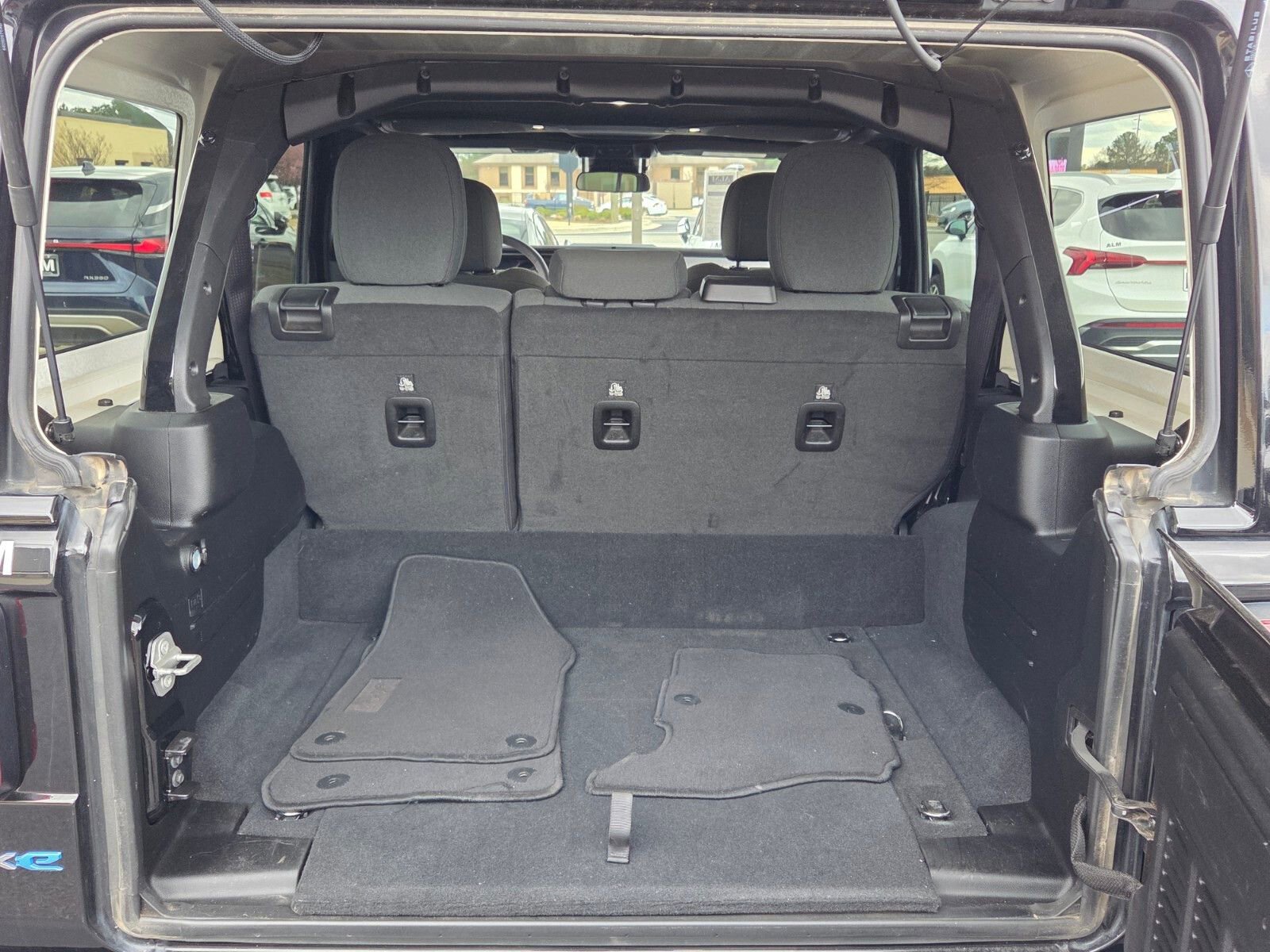 Used 2024 Jeep Wrangler Unlimited Sahara image 10