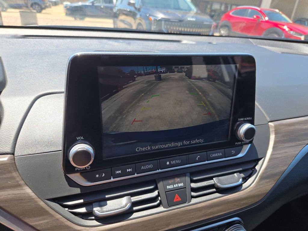 Used 2025 Nissan Altima 2.5 SV FWD image 21