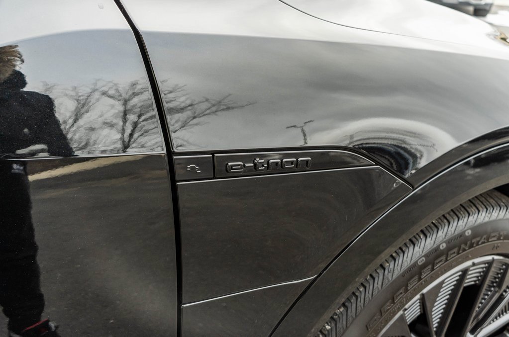 Used 2024 Audi Q8 e-tron Prestige image 4