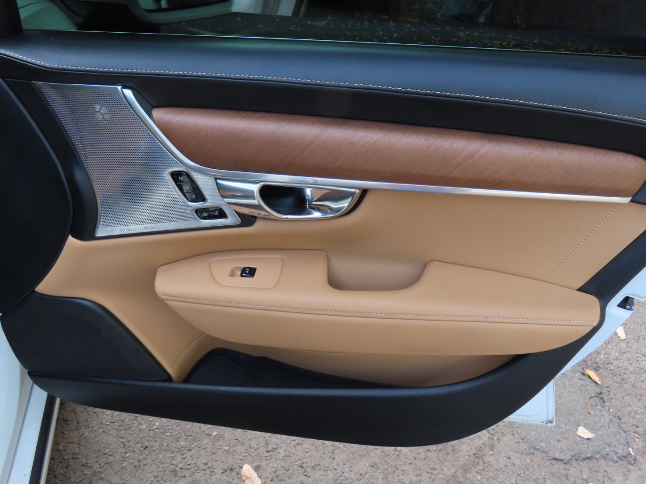 Used 2017 Volvo S90 T6 Inscription w/ Vision Package image 34