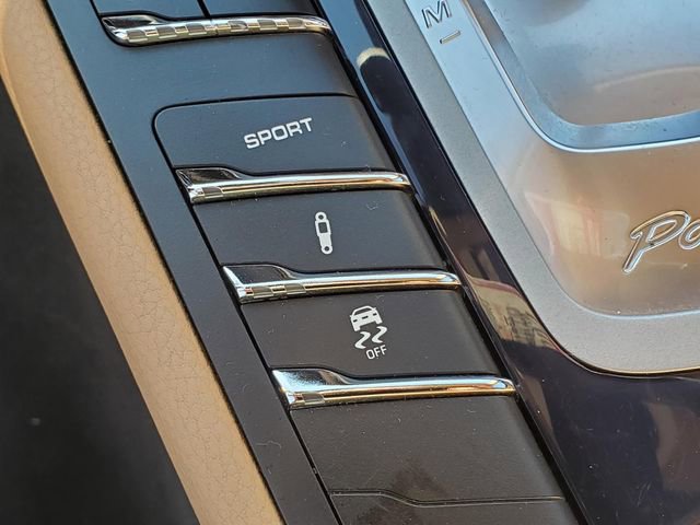 Used 2013 Porsche Panamera 4 Platinum Edition image 29