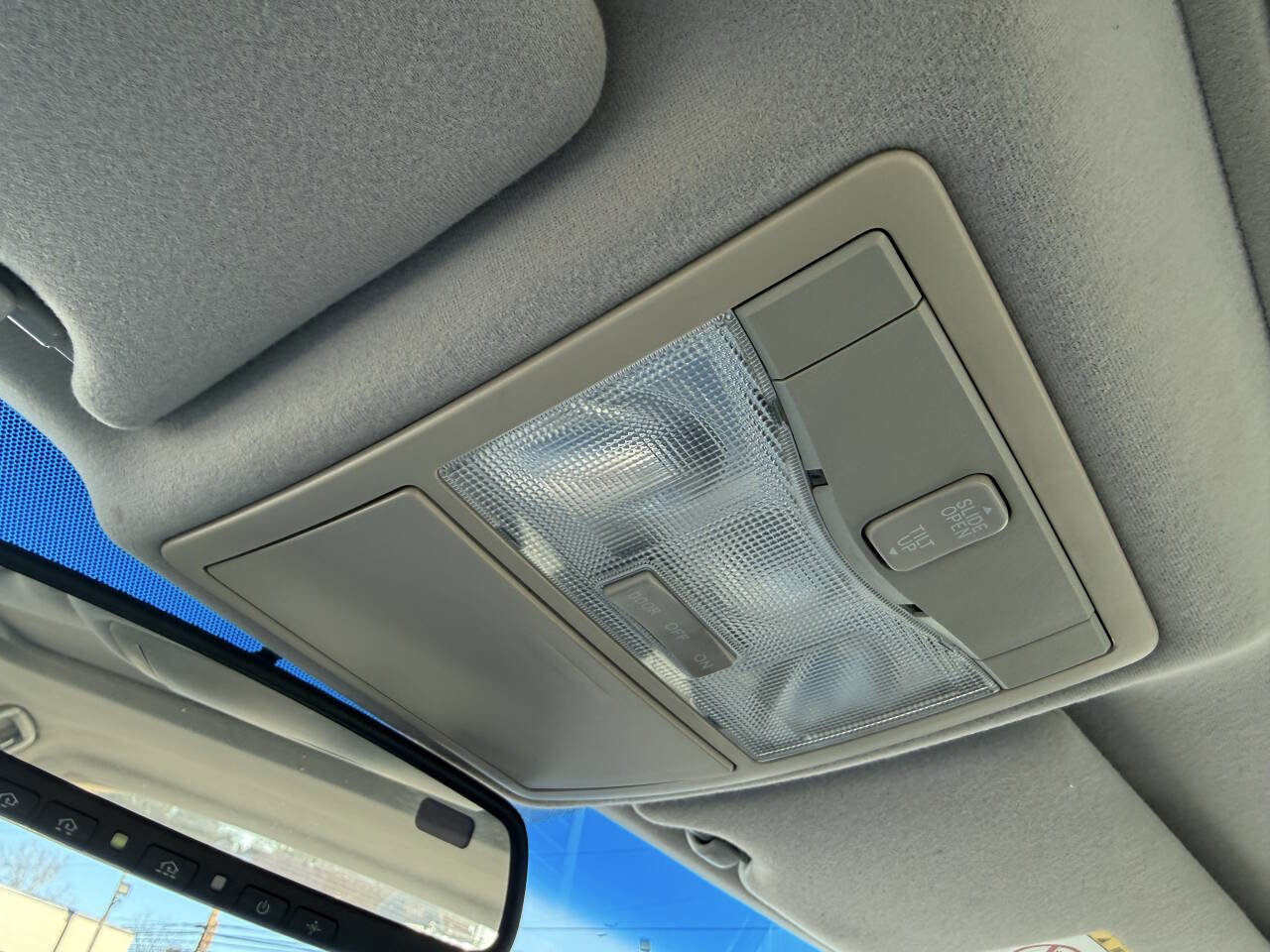 Used 2005 Toyota Avalon XLS image 22