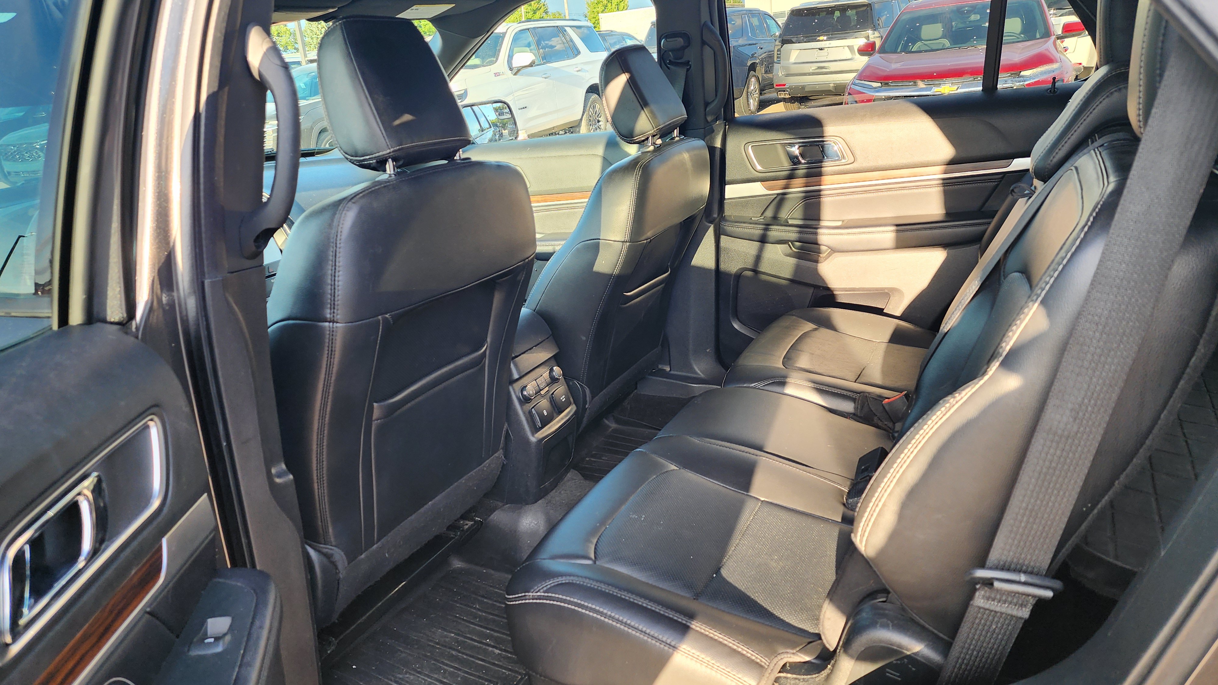 Used 2018 Ford Explorer Limited w/ Class II Trailer Tow Package AWD/4WD image 9