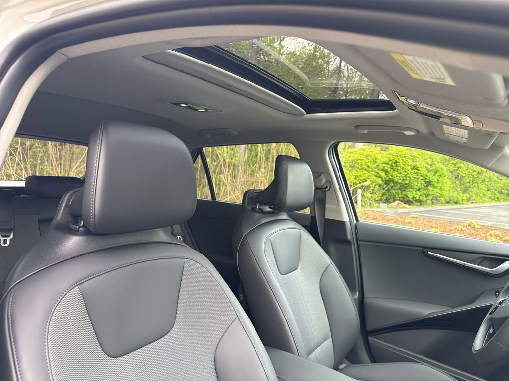 Used 2025 Kia Niro EX Touring FWD image 11