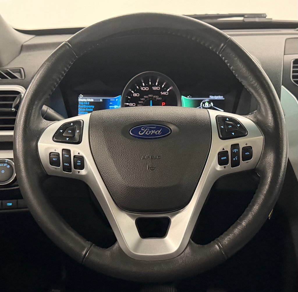 Used 2015 Ford Explorer XLT w/ Equipment Group 202B AWD/4WD image 16