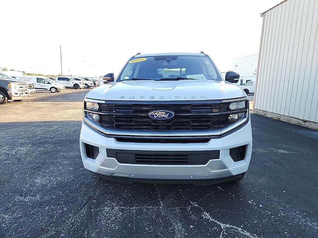 Used 2025 Ford Expedition Platinum AWD/4WD image 11
