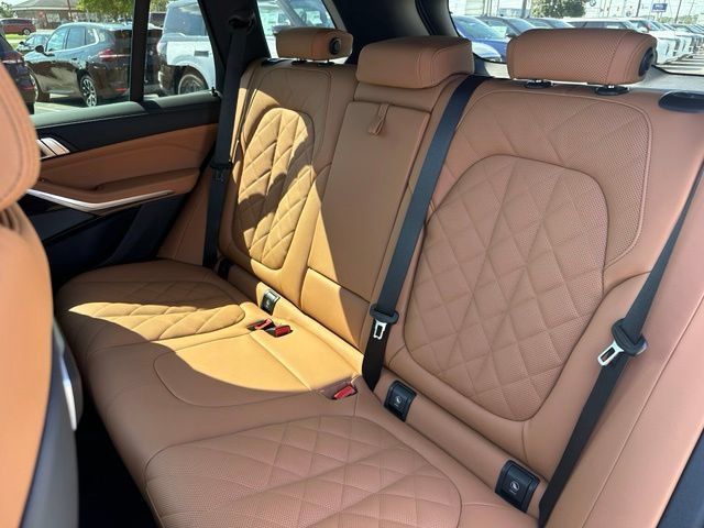 New 2026 BMW X5 xDrive50e w/ Premium Package AWD/4WD image 29