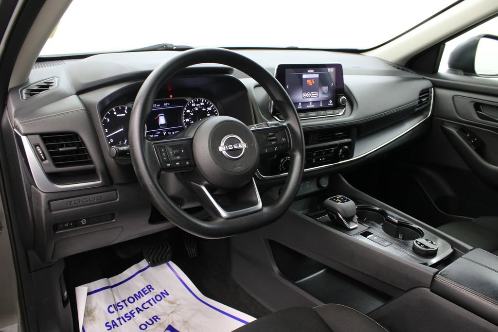 Used 2024 Nissan Rogue S image 15
