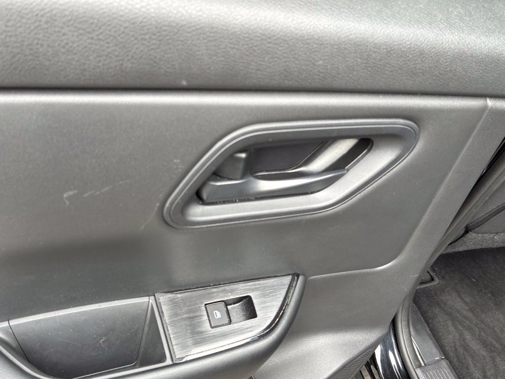 Used 2024 Nissan Rogue S AWD/4WD image 61
