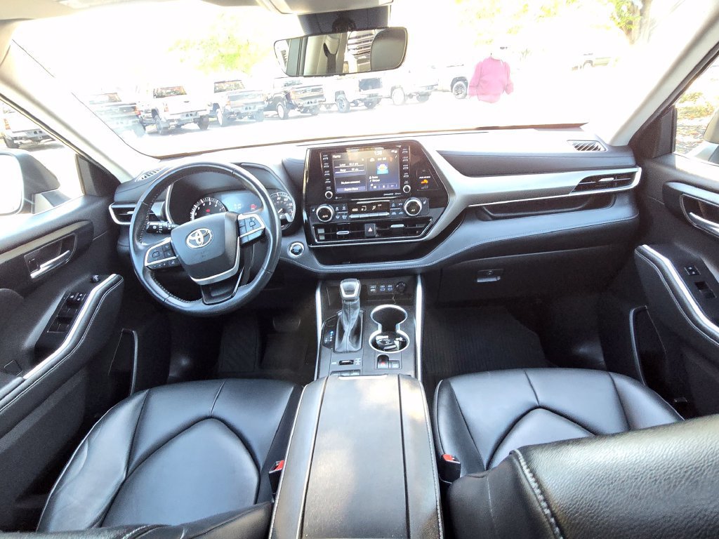Certified 2022 Toyota Highlander XLE AWD/4WD image 15