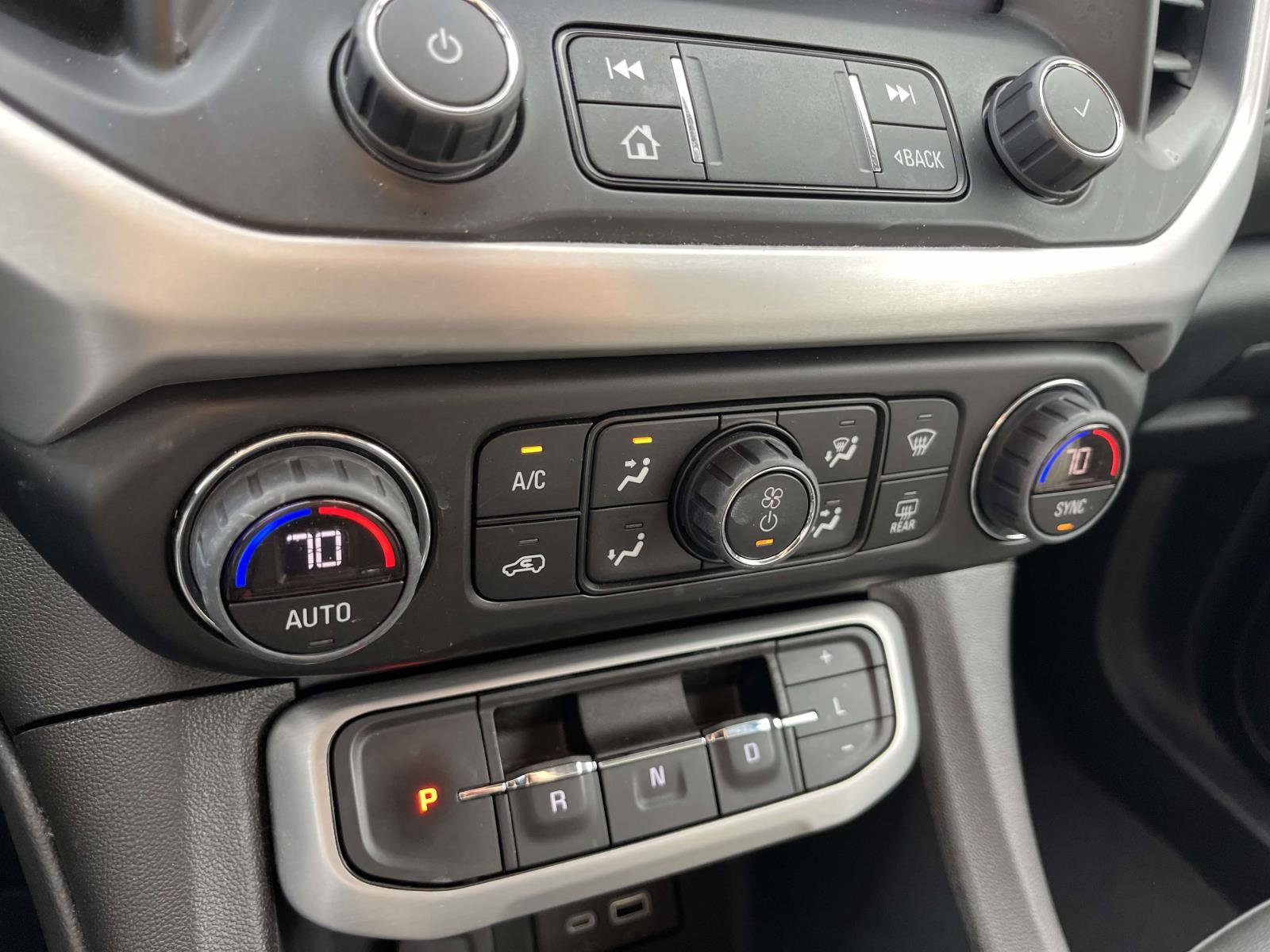 Used 2023 GMC Acadia SLT image 21