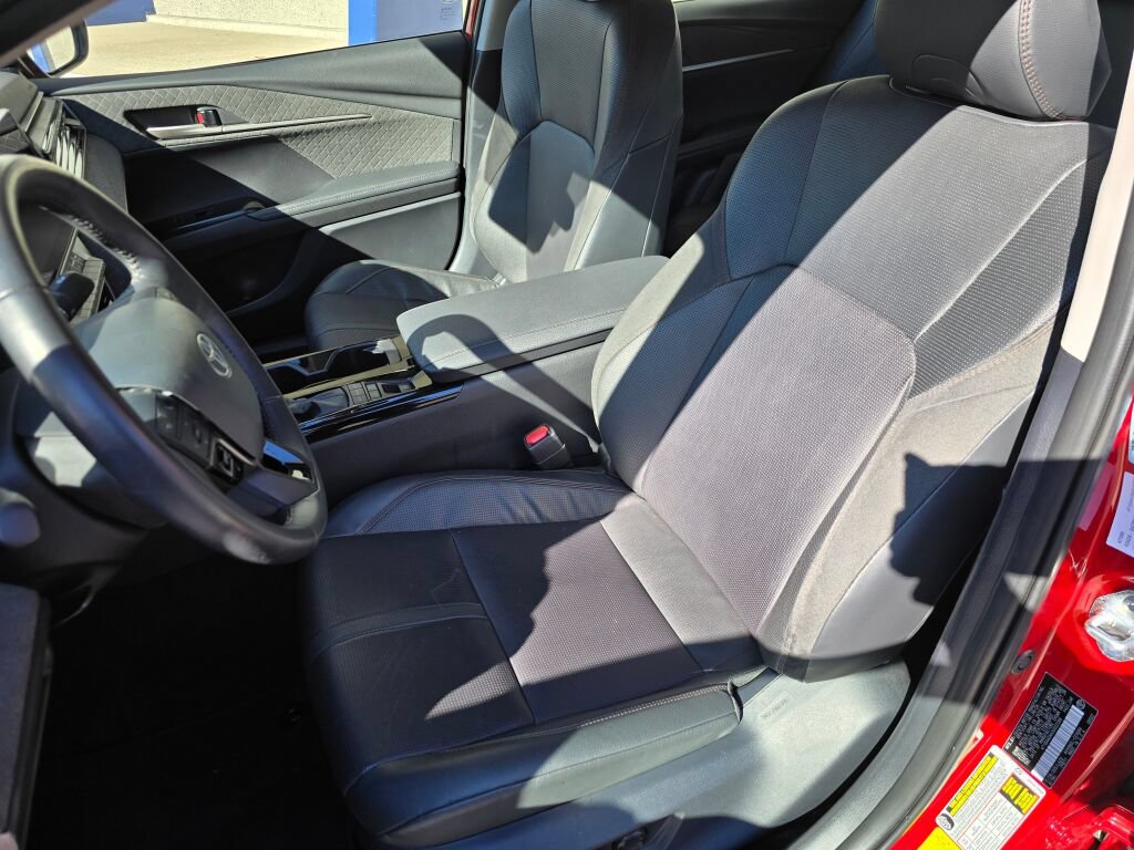 Used 2025 Toyota Camry XLE FWD image 23