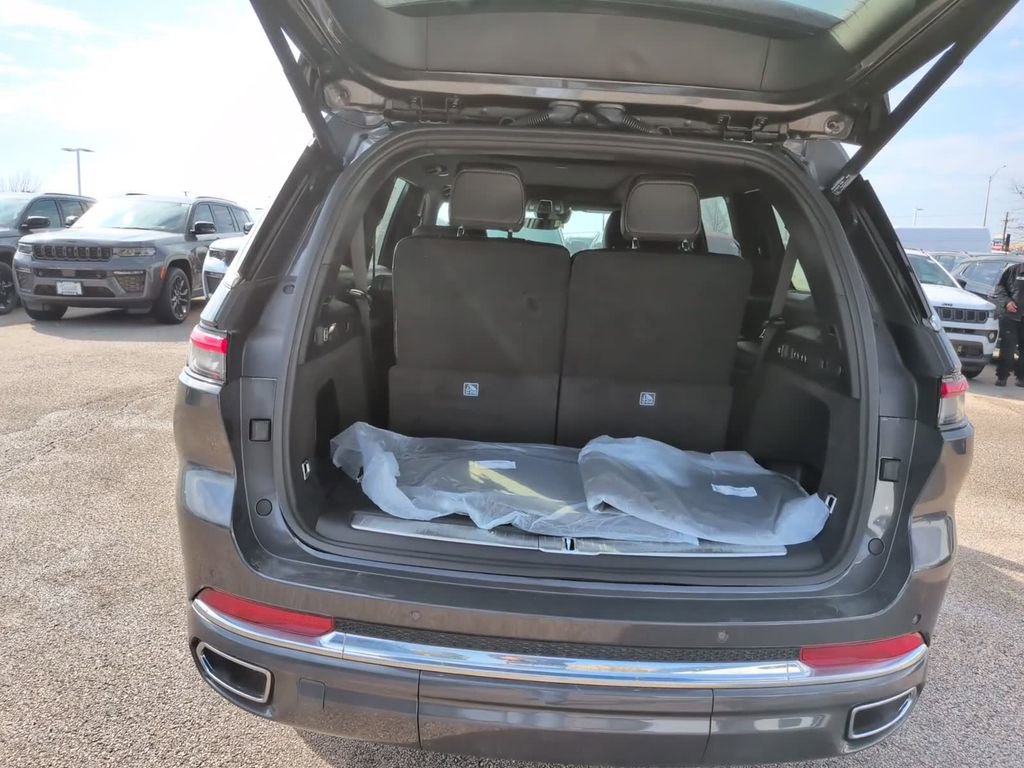 New 2025 Jeep Grand Cherokee L Overland image 10