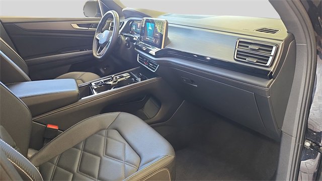 Used 2024 Volkswagen Atlas Cross Sport SE image 16