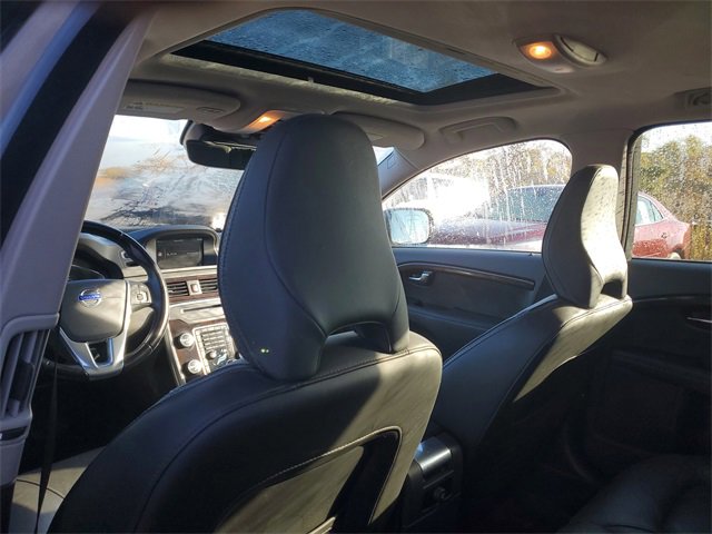 Used 2016 Volvo XC70 T5 Premier w/ Proximity Package image 8