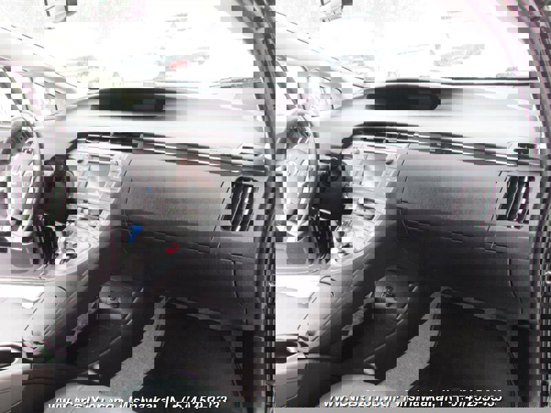 Used 2015 Toyota Prius Five FWD image 19