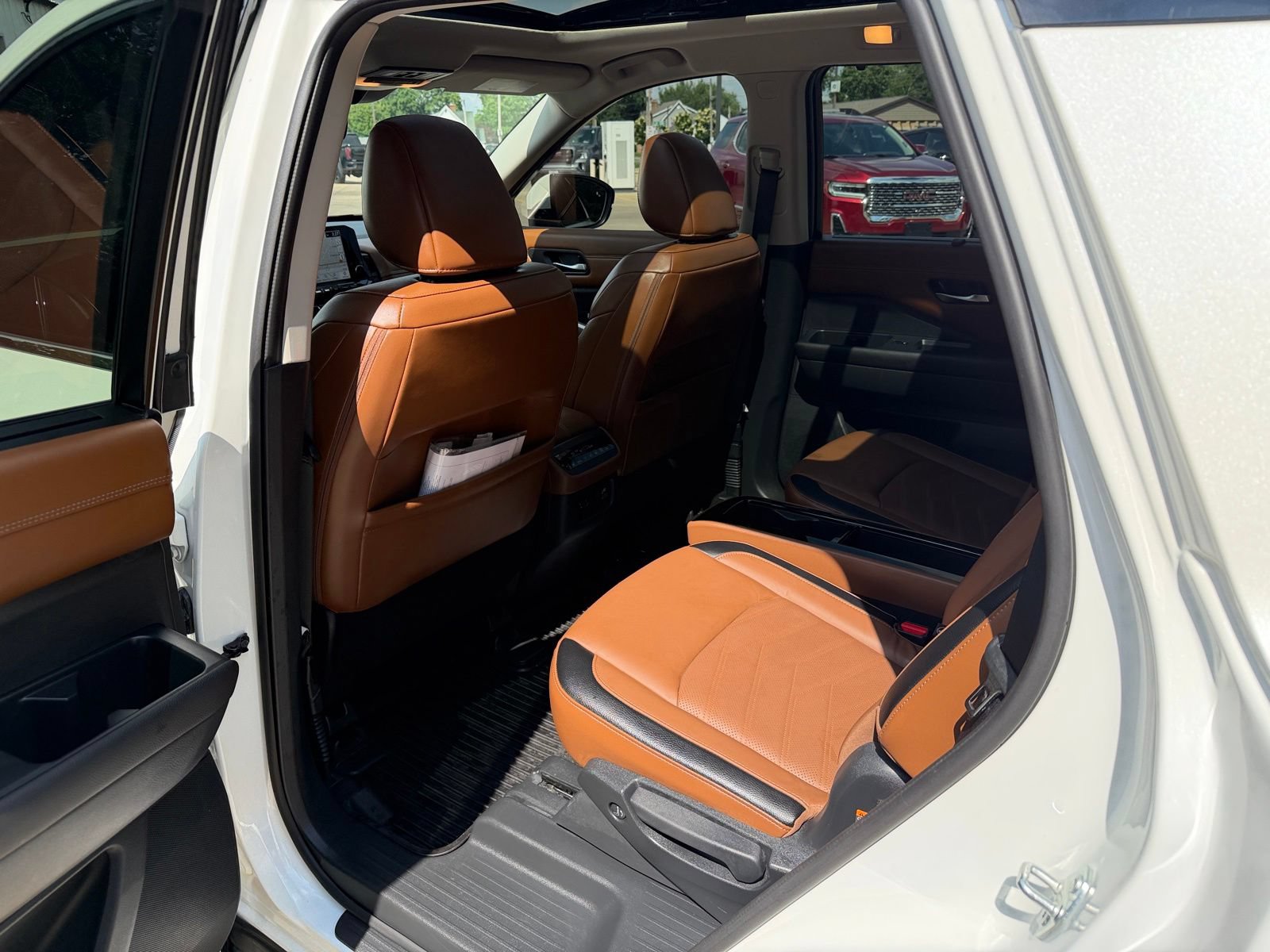 Used 2024 Nissan Pathfinder Platinum AWD/4WD image 23
