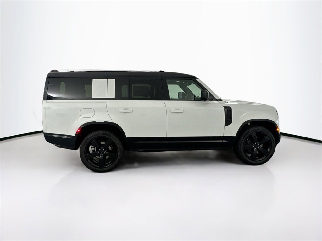 New 2026 Land Rover Defender 130 X-Dynamic SE image 4